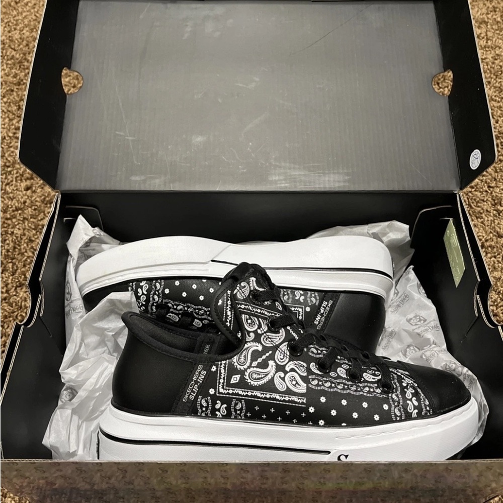 NIB Skechers x Snoop